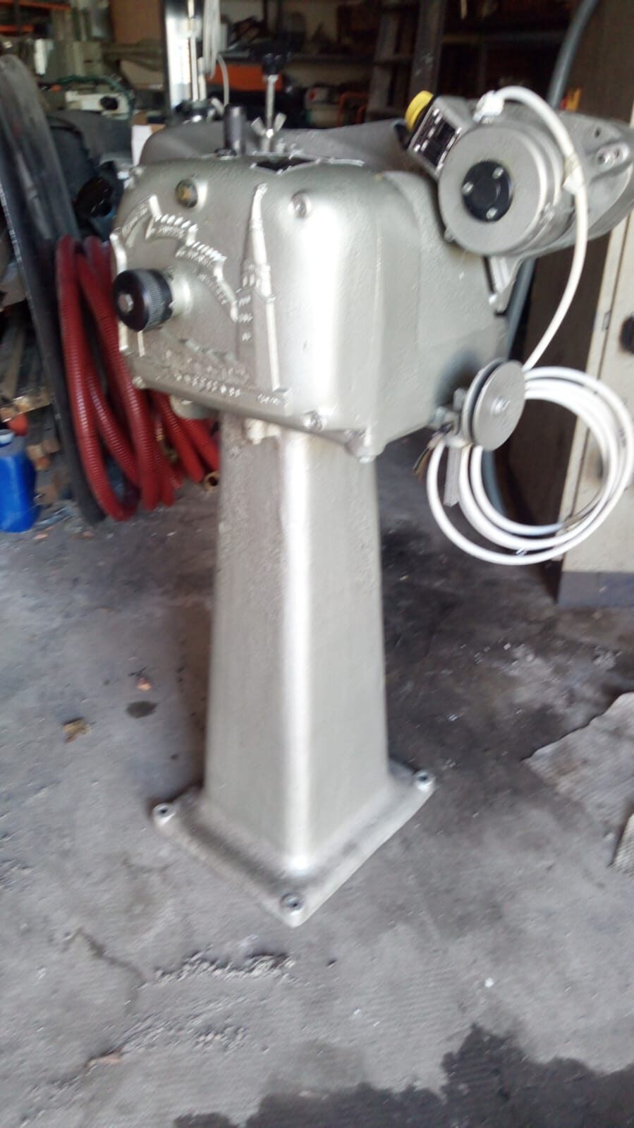 Knives and saw blade sharpening machines - 1