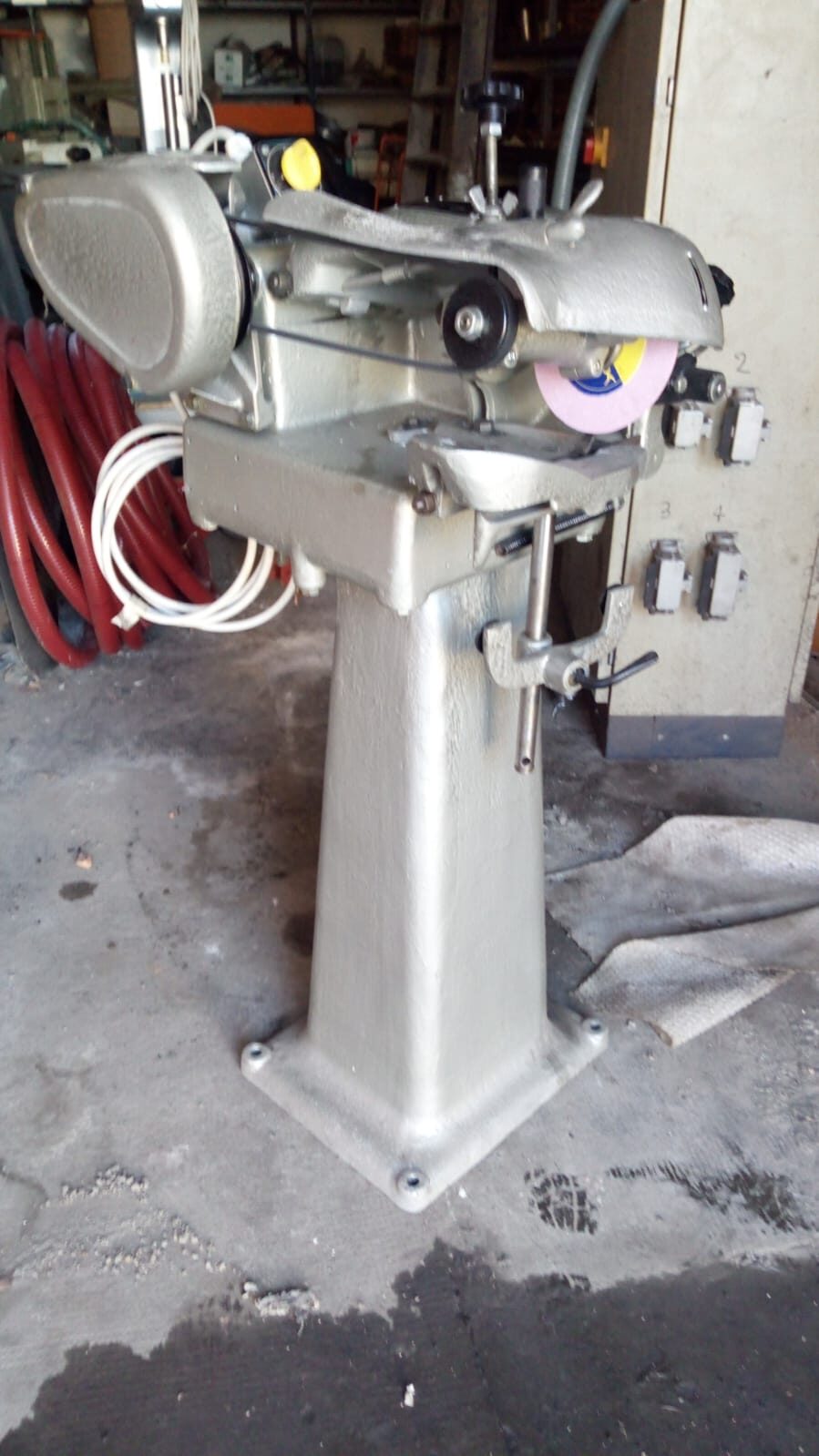 Knives and saw blade sharpening machines - 2