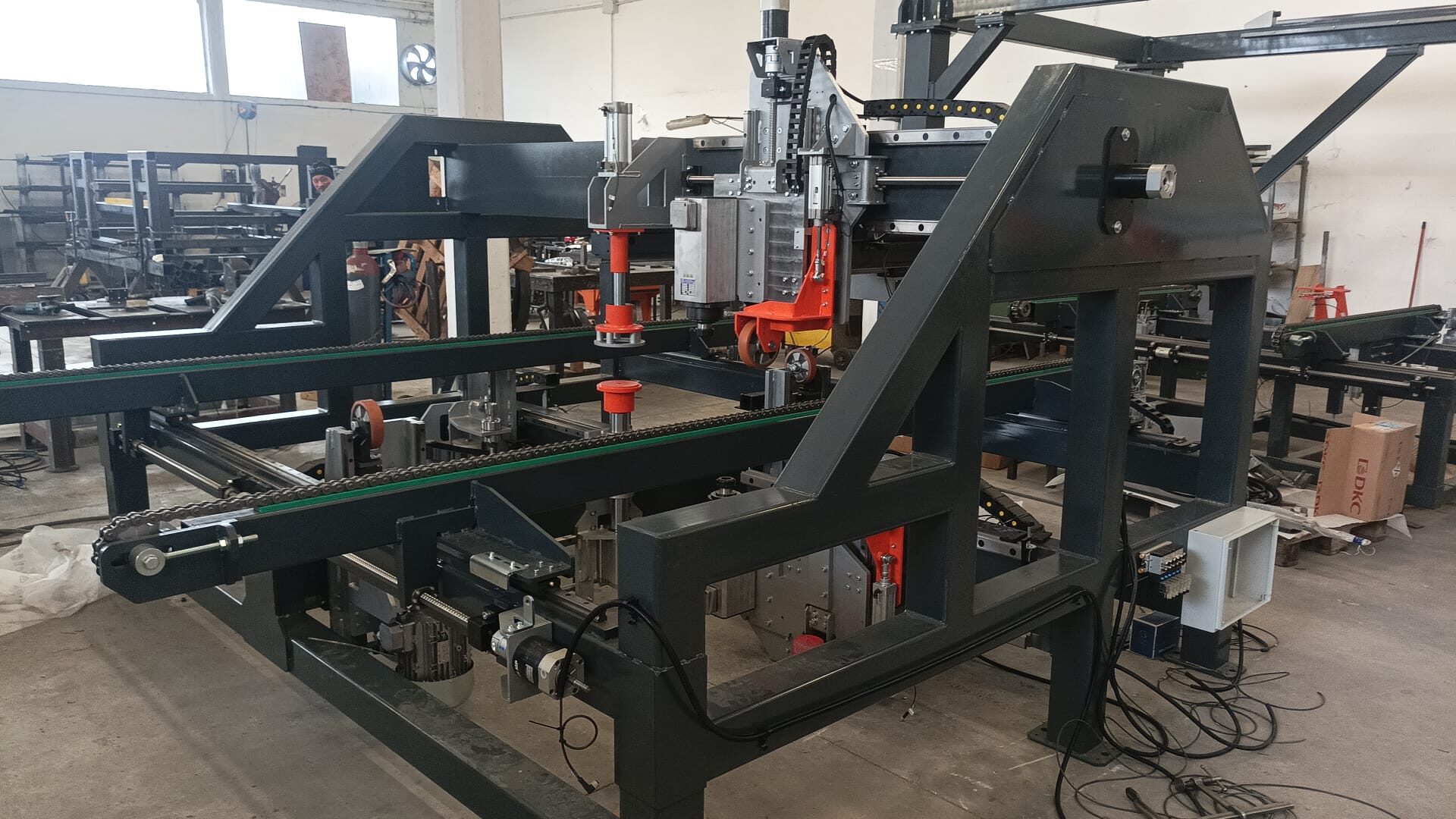 Instalatie automata pentru productia de flanse pentru tamburi cablu - 1