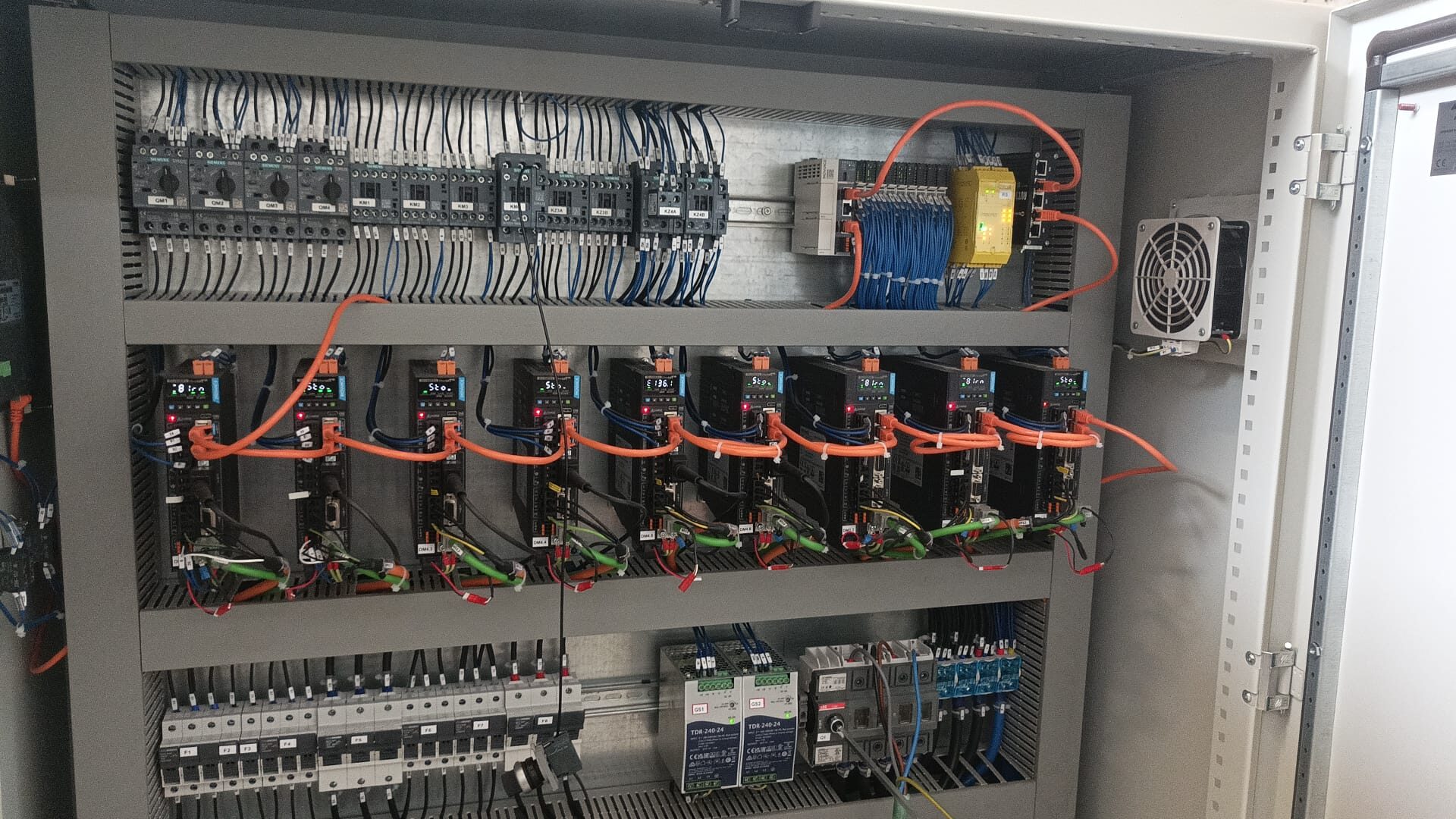 Instalatie automata pentru productia de flanse pentru tamburi cablu - 8